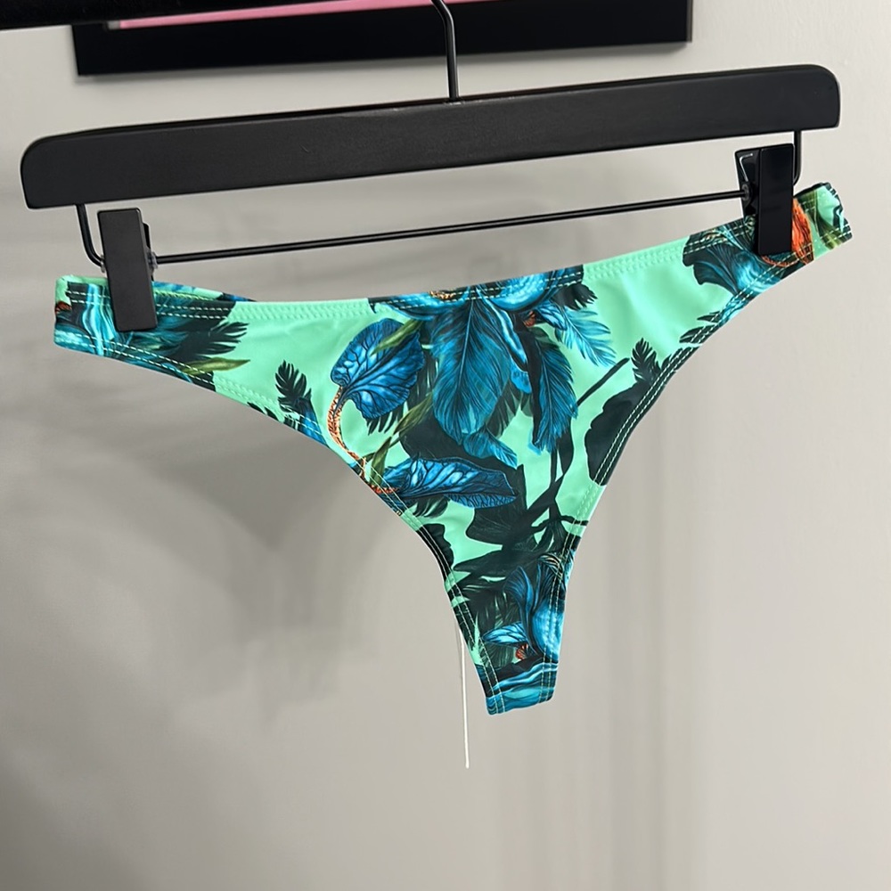 Missguided Jungle Print Cross back Ruched Bikini Swimsuit Top and Bottom Size 4 - Picture 2 of 10